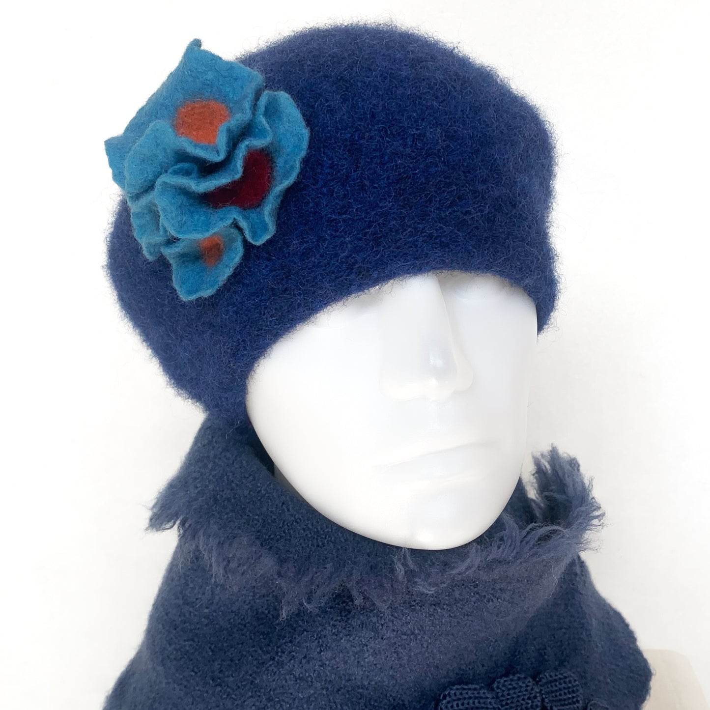 Béret 100% laine feutrée - Marine & Fleurs turquoise