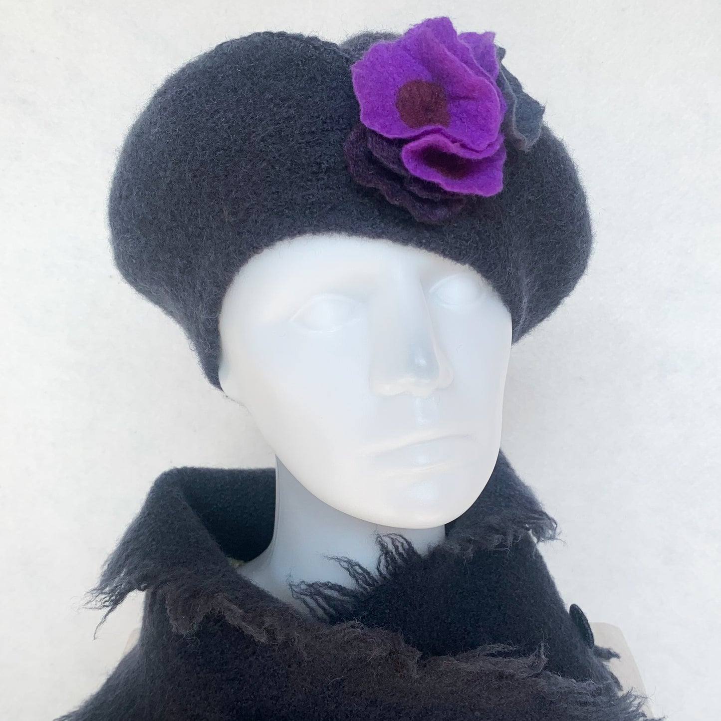 Béret 100% laine feutrée - Charcoal & Fleurs mauves