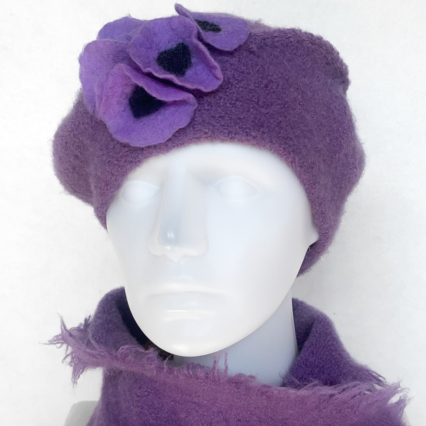 100% Felted Wool Beret - Lilas & Lilas flowers